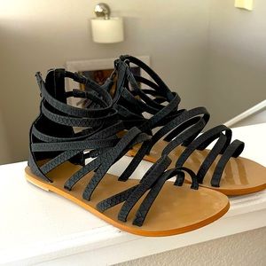Roxy Gladiator Sandles. Black. Size 6. Worn once